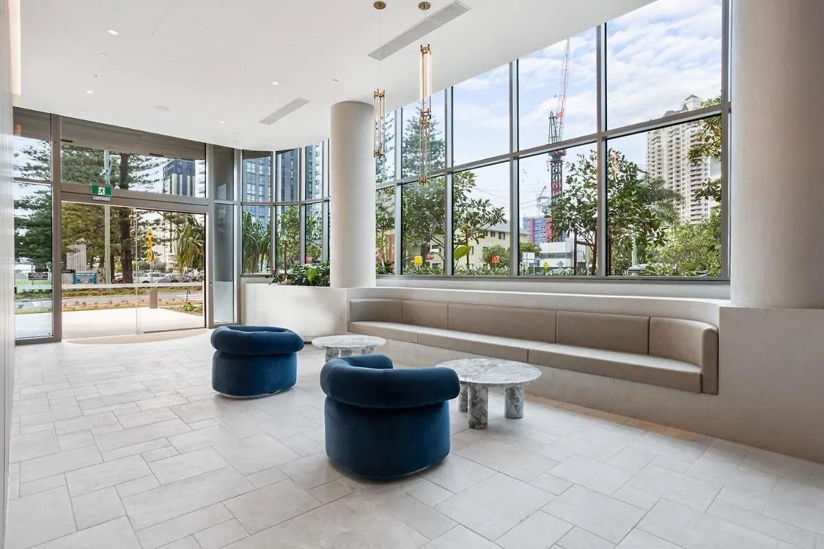 Stunning Ocean Views Broadbeach 3Br2Ba Modern Apt Gold Coast Apartment