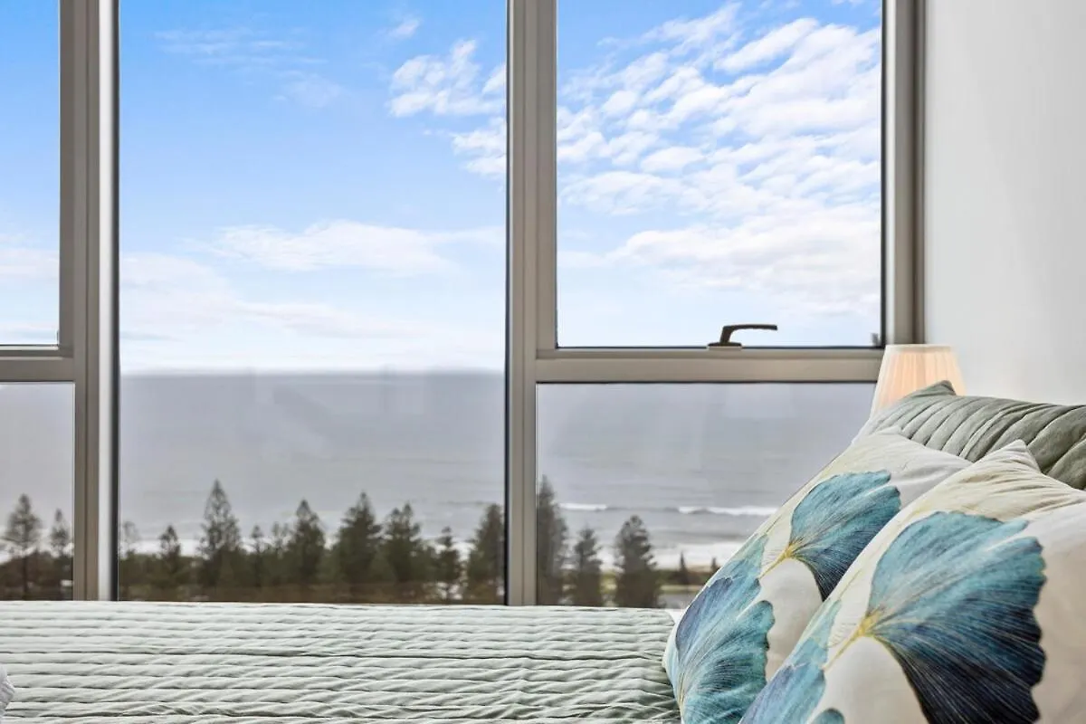 Stunning Ocean Views Broadbeach 3Br2Ba Modern Apt Gold Coast