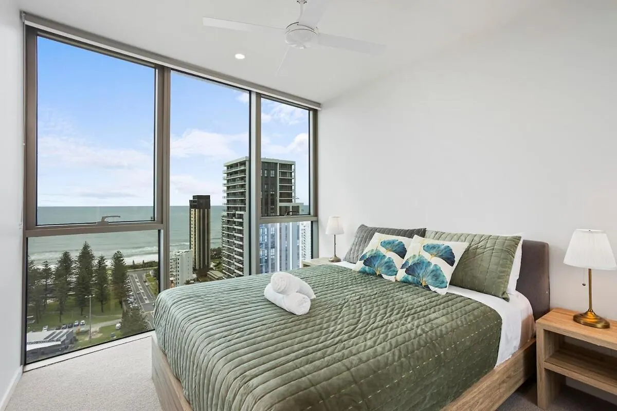 Stunning Ocean Views Broadbeach 3Br2Ba Modern Apt Gold Coast