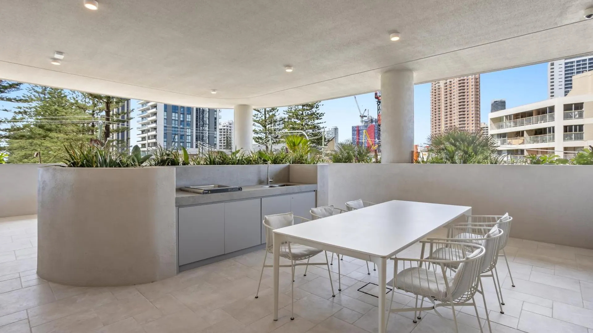 Stunning Ocean Views Broadbeach 3Br2Ba Modern Apt Gold Coast Apartment