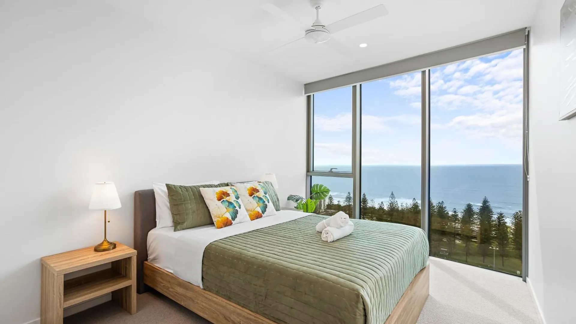 Apartment Stunning Ocean Views Broadbeach 3Br2Ba Modern Apt Gold Coast