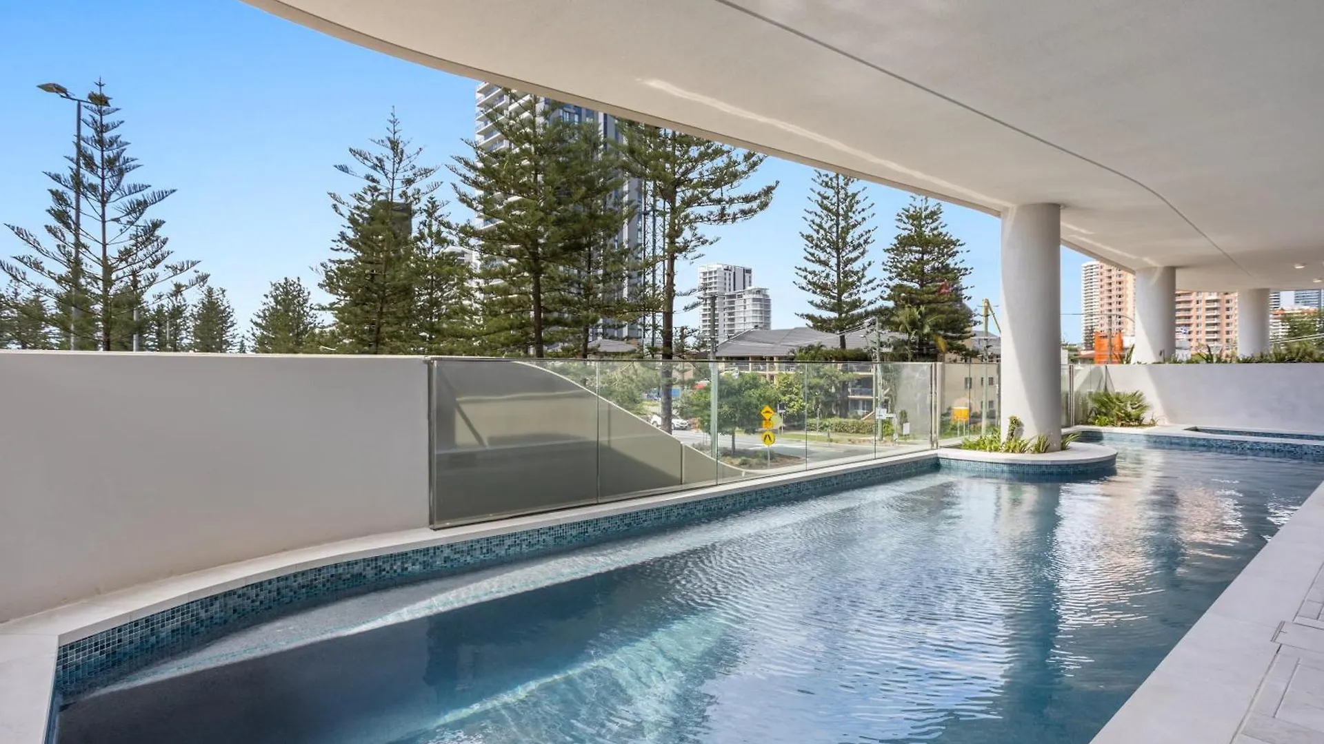 Stunning Ocean Views Broadbeach 3Br2Ba Modern Apt Gold Coast