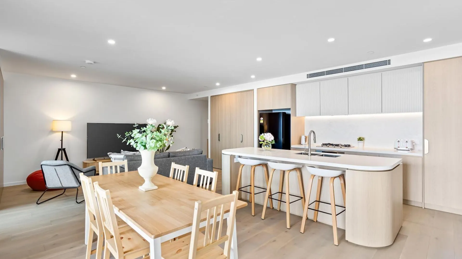 Apartment Stunning Ocean Views Broadbeach 3Br2Ba Modern Apt Gold Coast