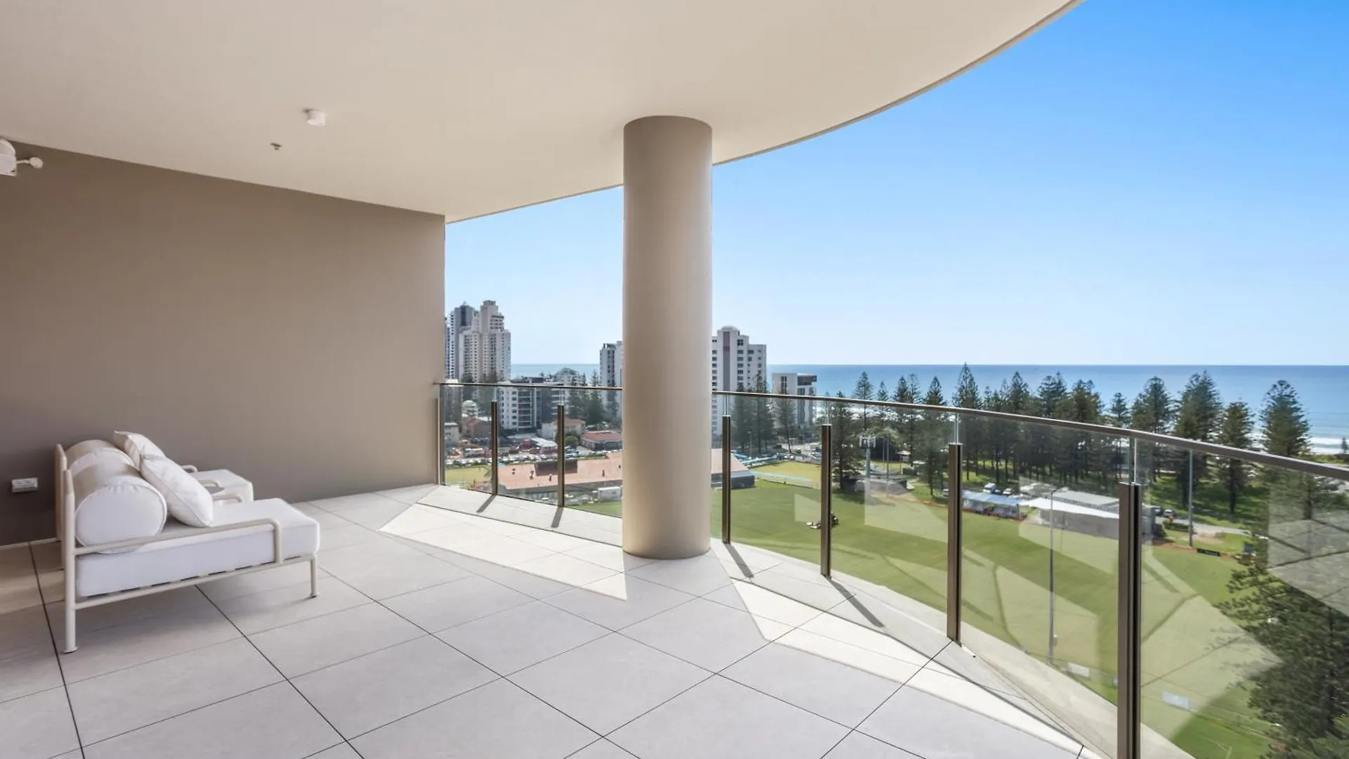 Stunning Ocean Views Broadbeach 3Br2Ba Modern Apt Gold Coast 0*,  Australia