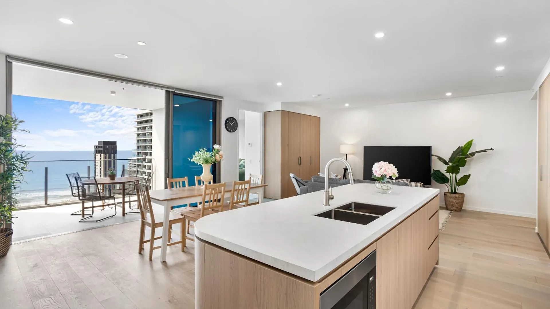 Stunning Ocean Views Broadbeach 3Br2Ba Modern Apt 골드코스트 0*,  오스트레일리아